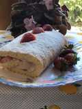 Brazo de gitano con queso crema y fresas