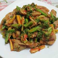 A picture of Capcay Goreng Bakso Sosis.