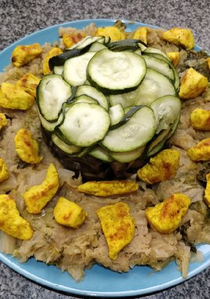 Una foto de Pollo al curry con verduras al vapor