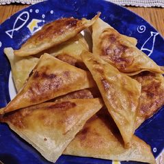A picture of Spring Roll in Triangular Shape☺️.