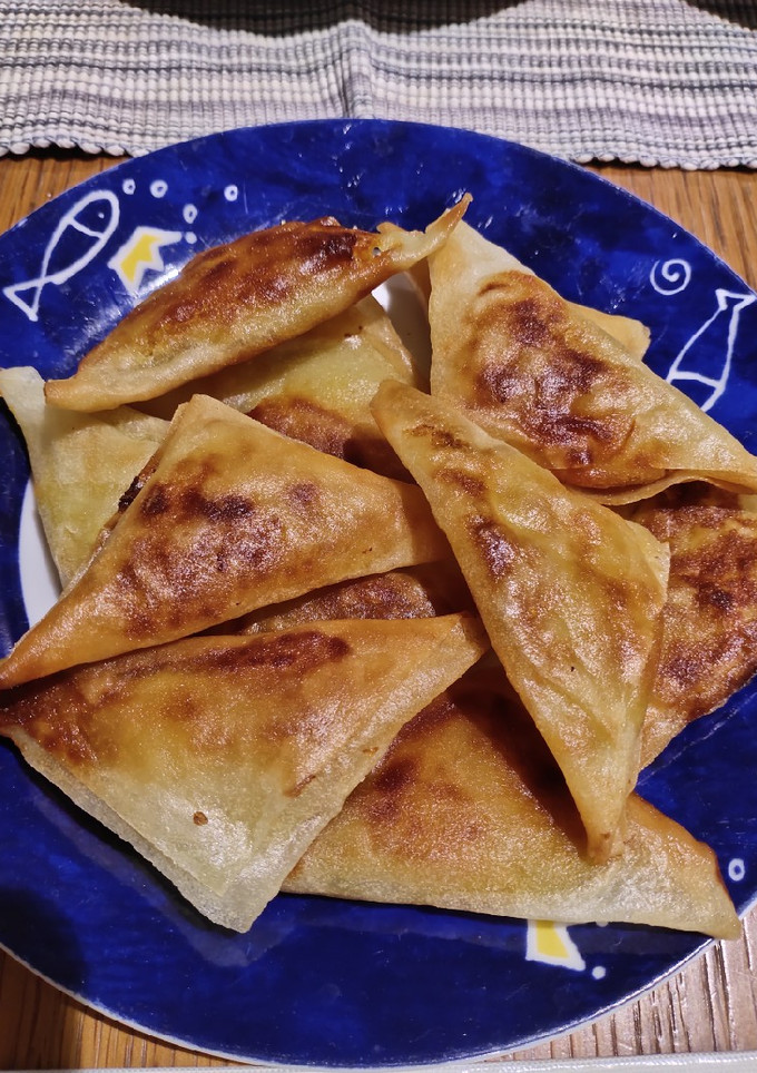 A picture of Spring Roll in Triangular Shape☺️.
