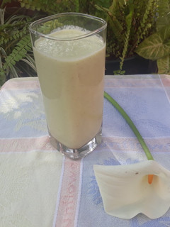 Una foto de Smoothie palta-kiwi-manzana verde
