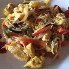 A picture of Thai noodles.