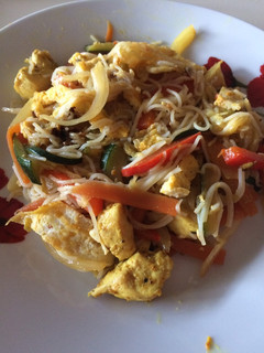 A picture of Thai noodles.