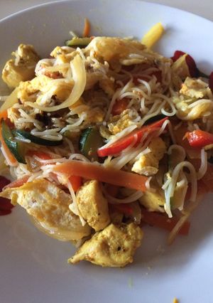 A picture of Thai noodles.