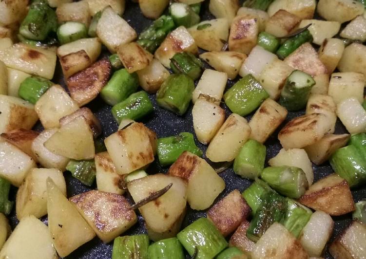 Recipe of Super Quick Homemade Sautèed asparagus and potatoes