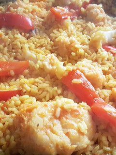 Una foto de Paella de coliflor y bacalao