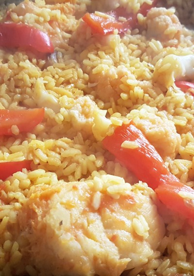 Una foto de Paella de coliflor y bacalao