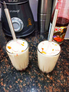 बनाना चीकू मिल्क शेक (Banana chikoo milk shake recipe in Hindi) रेसिपी मुख्य फोटो