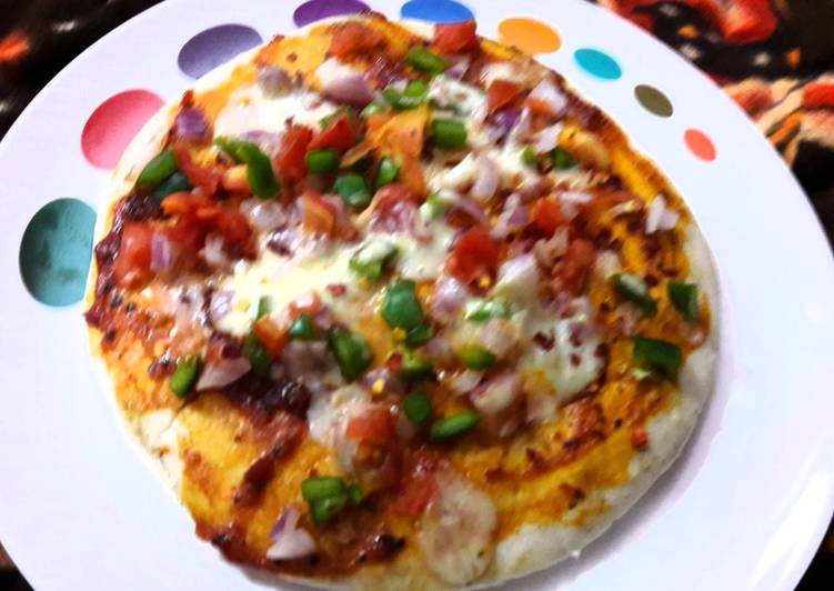Steps to Make Autumn Onion.Capsicum Pizza
