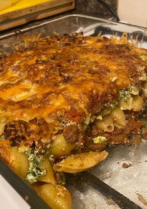 A picture of Spinach, Ricotta & Beef Pasta Shells Bake.