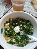 Ensalada de rúcula, pera y maní