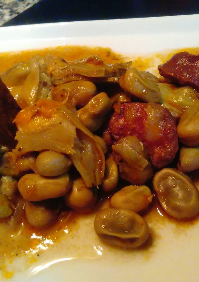 Una foto de Habas Estofadas, con Alcachofas y Chorizo