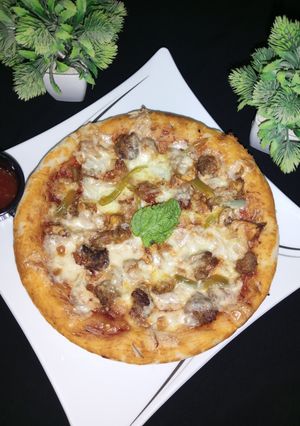A picture of Low badget pizza.