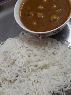 இடியாப்பம் கடல கரி (idiyappam kadala kari recipe in tamil) செய்முறை முக்கிய புகைப்படம்