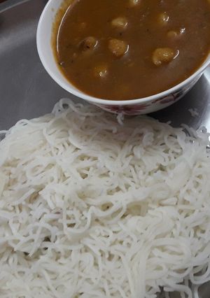 இடியாப்பம் கடல கரி (idiyappam kadala kari recipe in tamil) செய்முறை முக்கிய புகைப்படம்