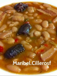 Una foto de Alubias con morcilla y panceta