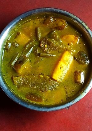 সব্জীর ঝোল (sabjir jhol recipe in Bengali) রেসিপির প্রধান ছবি