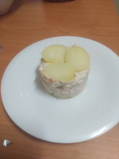 Una foto de Falsa milhojas de ensaladilla