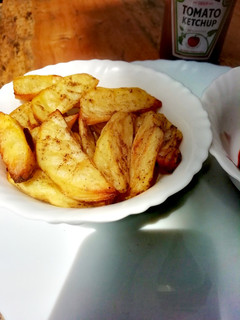 A picture of Baked potato wedges.