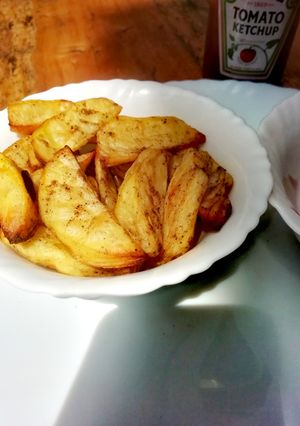 A picture of Baked potato wedges.