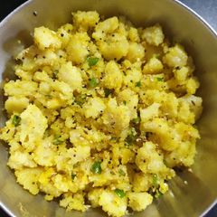 A picture of Masala idli churma.