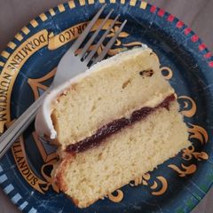 A picture of Victoria sponge.