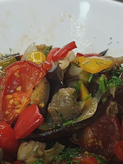 Una foto de Ensalada templada de verduras asadas