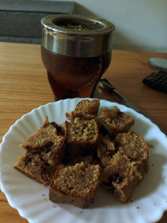 Una foto de Budín integral de manzana 🍎 y avena con chips de chocolate 🍫