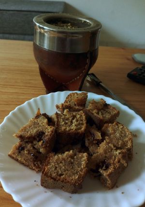 Una foto de Budín integral de manzana 🍎 y avena con chips de chocolate 🍫