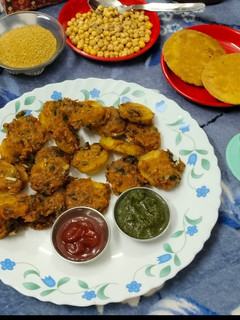 Foxtail मिलेट आलू,गाजर के पकौड़े रेसिपी मुख्य फोटो