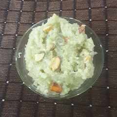 A picture of Lauki(dudhi) ka halwa with instant khoya.