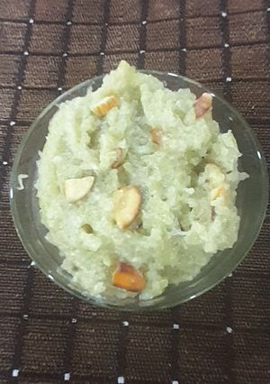 A picture of Lauki(dudhi) ka halwa with instant khoya.
