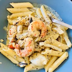 A picture of Creamy seafood pasta.