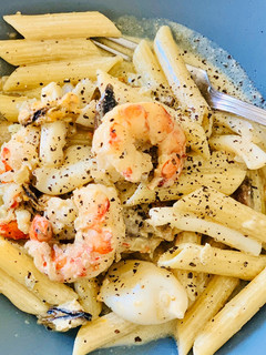 A picture of Creamy seafood pasta.