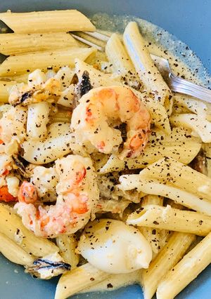A picture of Creamy seafood pasta.