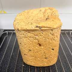Foto principal de Pan de tomate seco, de aceitunas negras y pipas de calabaza