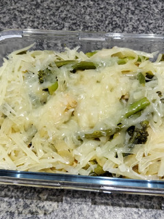 Una foto de Fettuccine Konjac con Pollo Champiñón y Bimi
