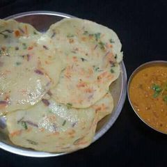 A picture of Vegetable uttapam.