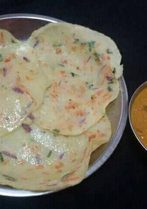 A picture of Vegetable uttapam.