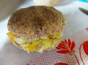 Una foto de Pancitos de harina de avena y yogurt
