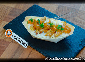 Foto di Finger Food - Barchetta di Sfilaccetti di lonza con mango e riso apollo