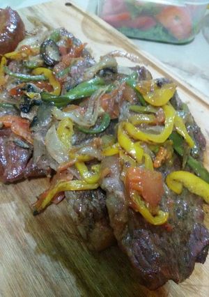 Una foto de Bifes estilo criollo