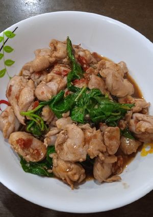 รูปของ กะเพราเนื้อน่องไก่ - คีโต