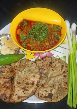 સ્પાઈસી રીંગણા નો ઓળો & રોટલા (Ringna Oro and Rotlo Recipe in Gujarati) રેસીપી મુખ્ય ફોટો