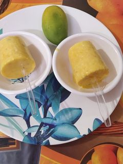 मैंगो कस्टर्ड आइसक्रीम (Mango custard ice cream recipe in Hindi) रेसिपी मुख्य फोटो