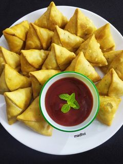 मिनी समोसे (Mini Samose Recipe In Hindi) रेसिपी मुख्य फोटो