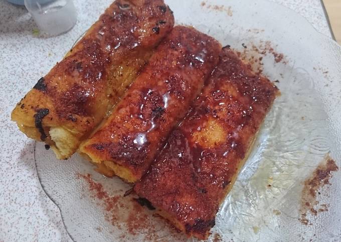 Roti bakar isi pisang toping susu milo