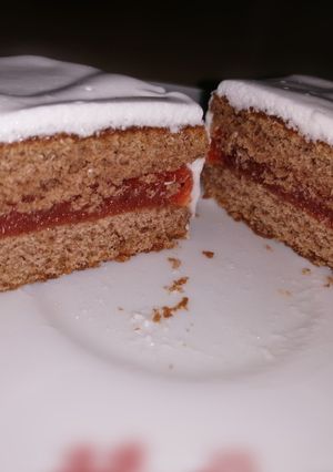 Una foto de Alfajores de membrillo (bañados en merengue italiano)