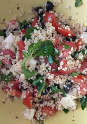 Una foto de Ensalada caprese de bulgur